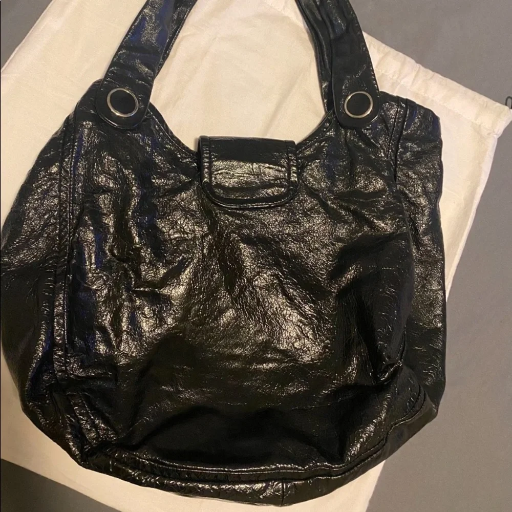 Marc by Marc Jacobs turn lock EXTRA LARGE hobo bag. GREAT condition! GREAT DEAL!